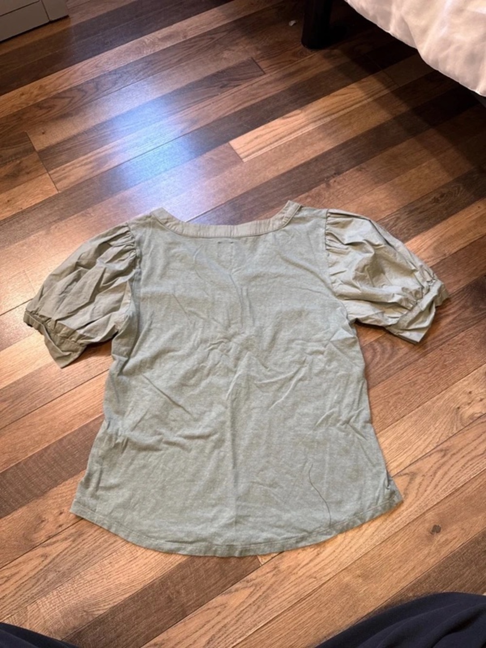 GAP Women's Light Sage Short Sleeve Puff-Sleeve Henley - Picture 2 of 3